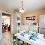85 M2, Calme , Parking, Centre Appartement *