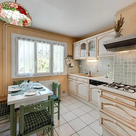 85 M2, Calme , Parking, Centre Apartment *