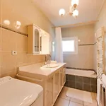85 M2, Calme , Parking, Centre * Aix-les-Bains